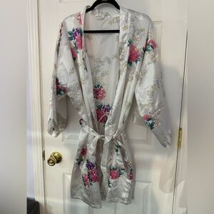 Women’s Robe (ONE SIZE) Flower & Silk Details